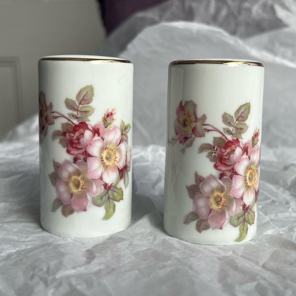 Porcelain vintage salt & pepper shakers. Excellent condition!